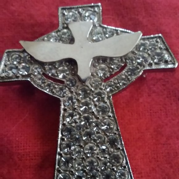 TBN Vintage Brooch Pin Unisex Silver Tone Pave Rhinestone Cross and Dove Perfec - Picture 3 of 4